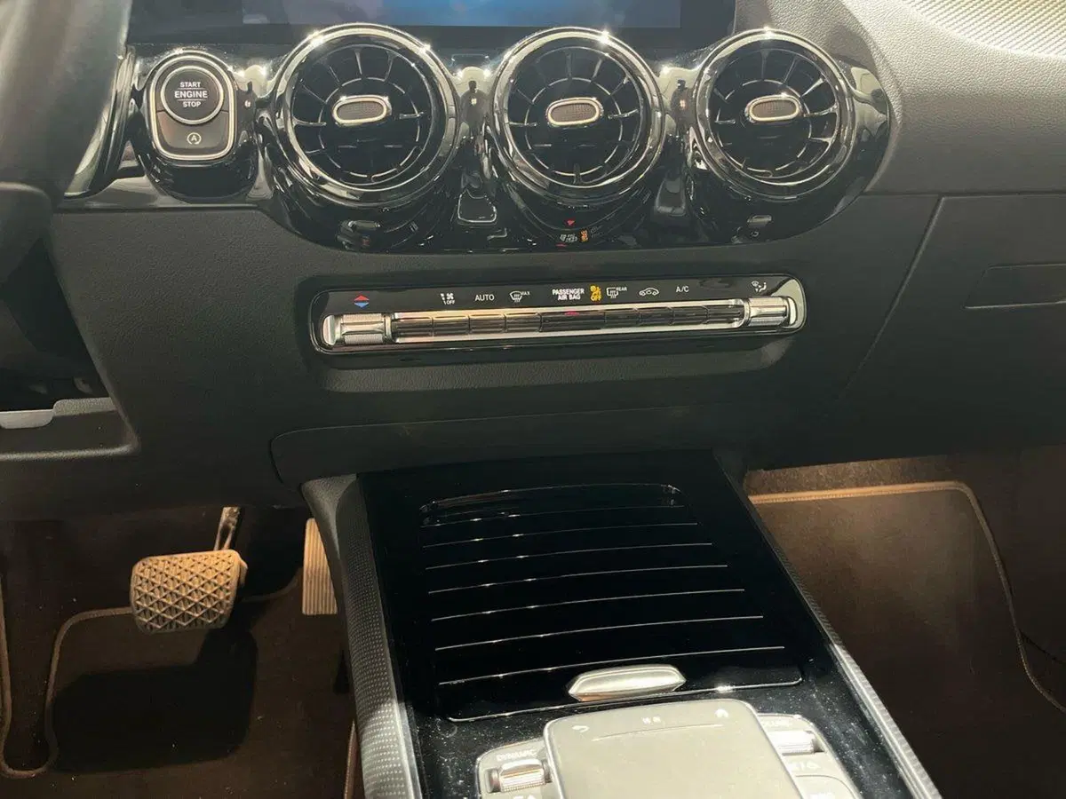 Mercedes-Benz GLA SUV usata a Napoli (14)