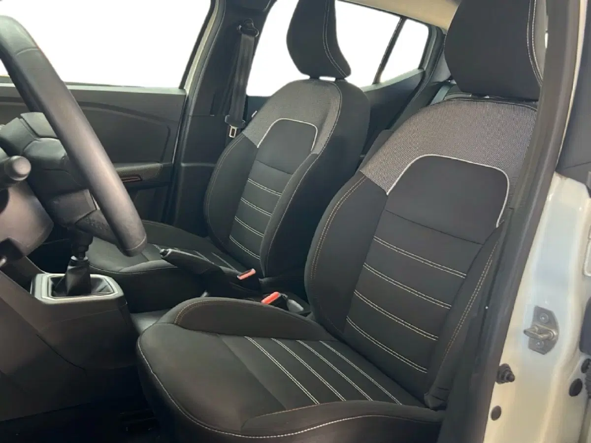 Dacia Sandero usata a Roma (12)