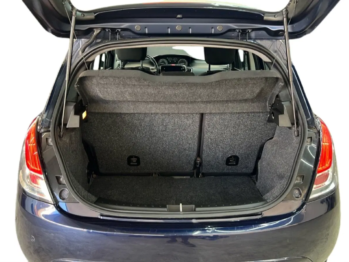 Lancia Ypsilon usata a Roma (10)