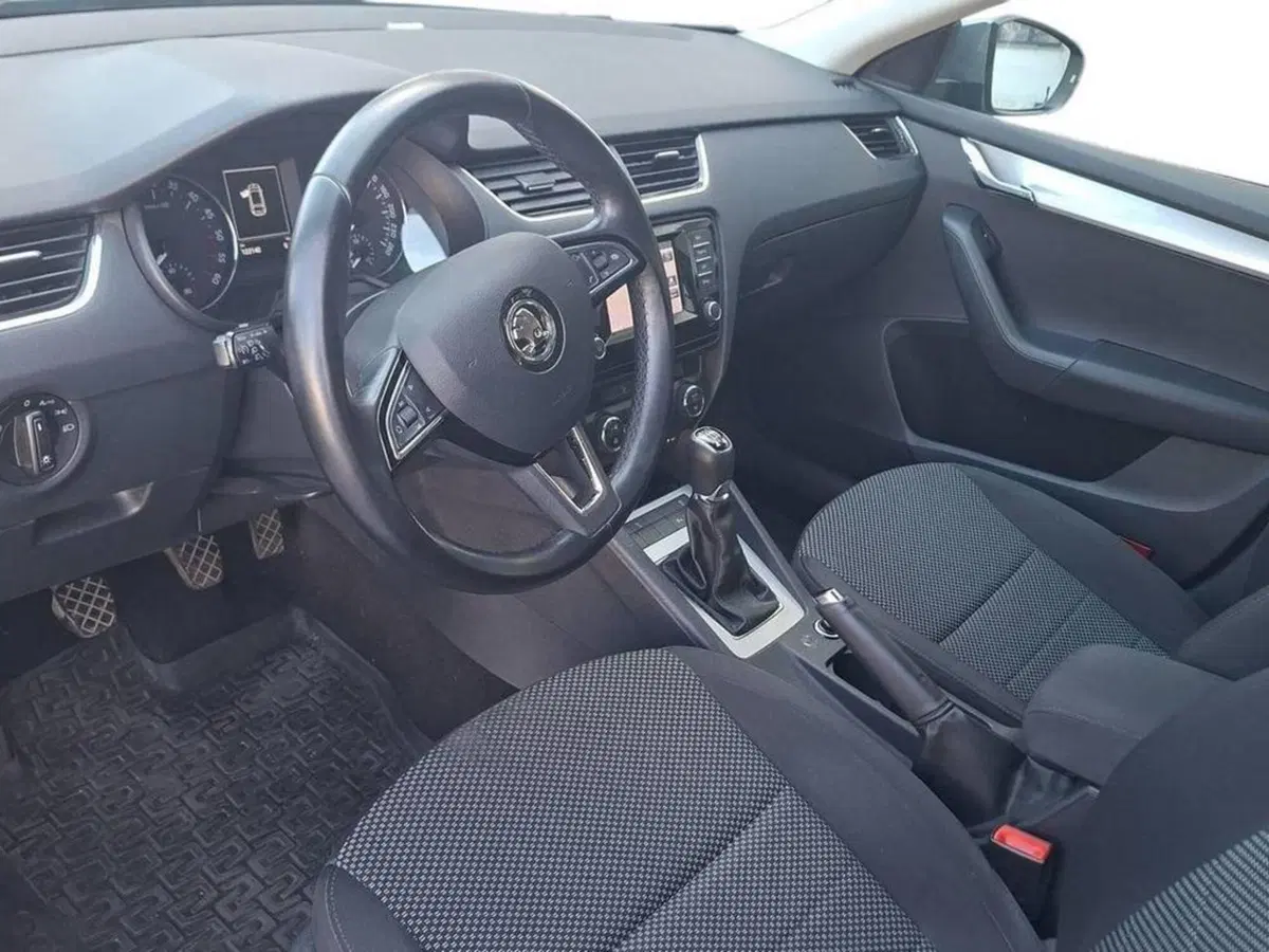 Skoda Octavia Station Wagon usata a Torino (9)
