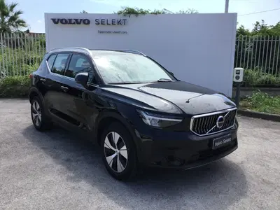 Volvo XC40 T5 Recharge Plug-in Hybrid automatico Core del 2023 usata a Napoli