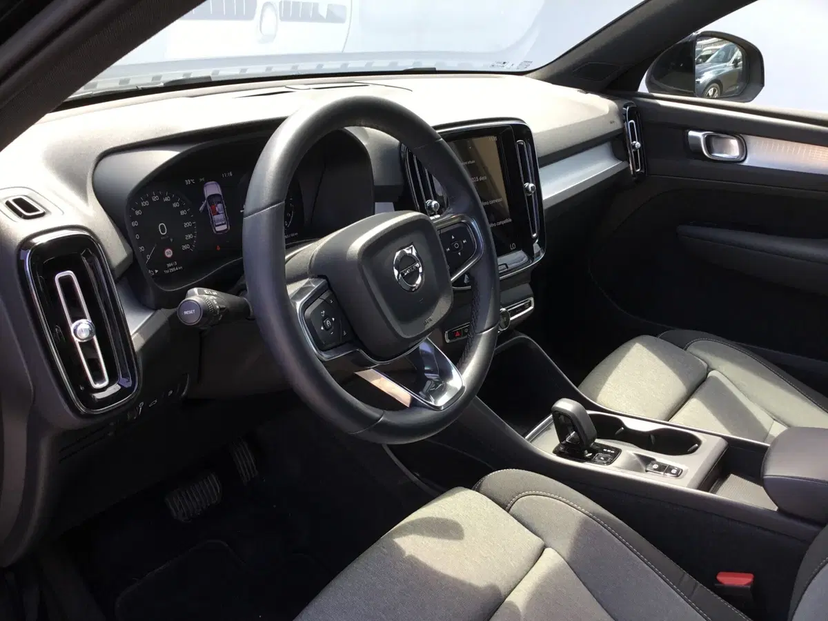 Volvo XC40 usata a Napoli (11)