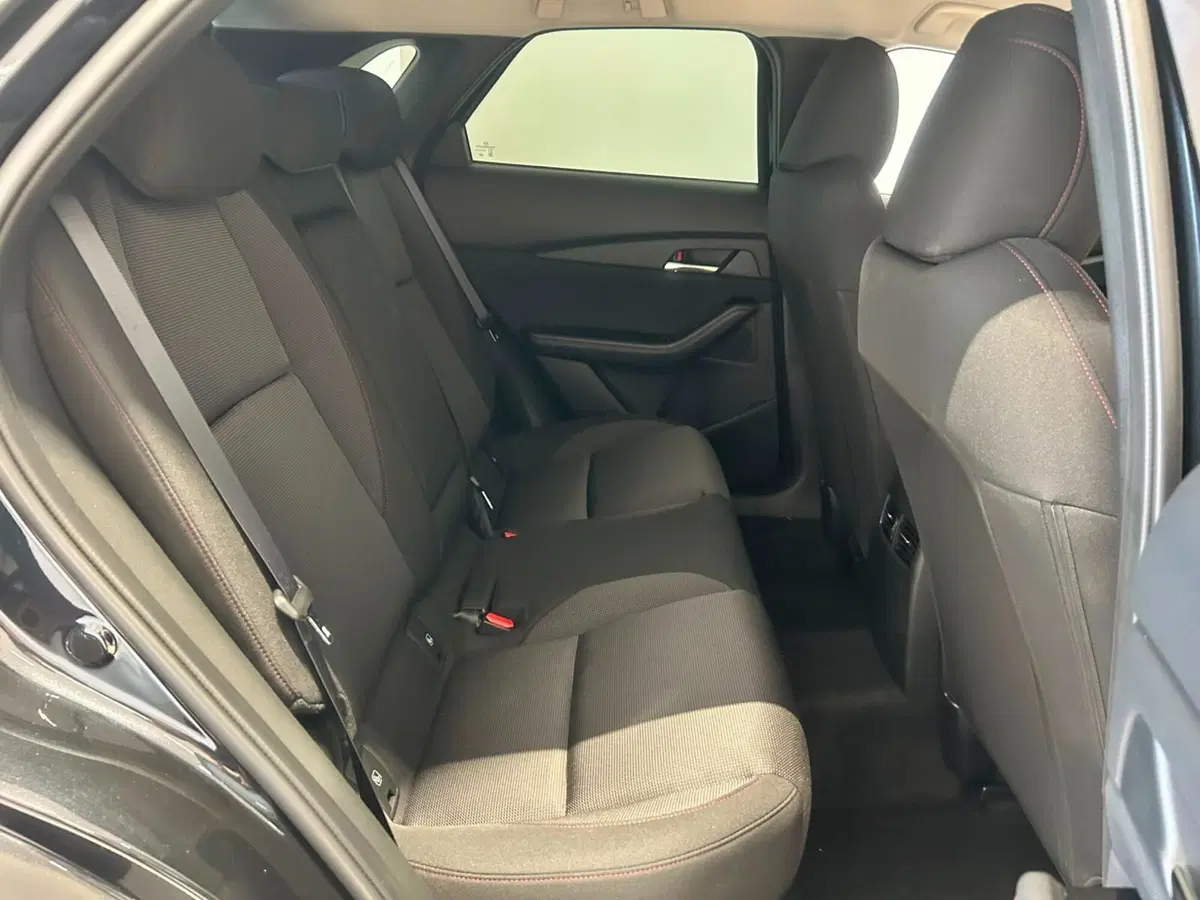 Mazda CX-30 nuova a Napoli (5)