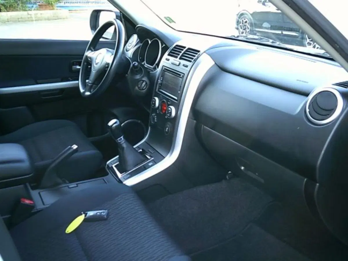 Suzuki Grand Vitara usata a Novara (7)