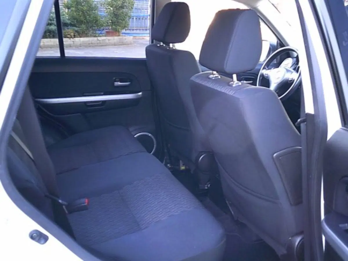 Suzuki Grand Vitara usata a Novara (8)