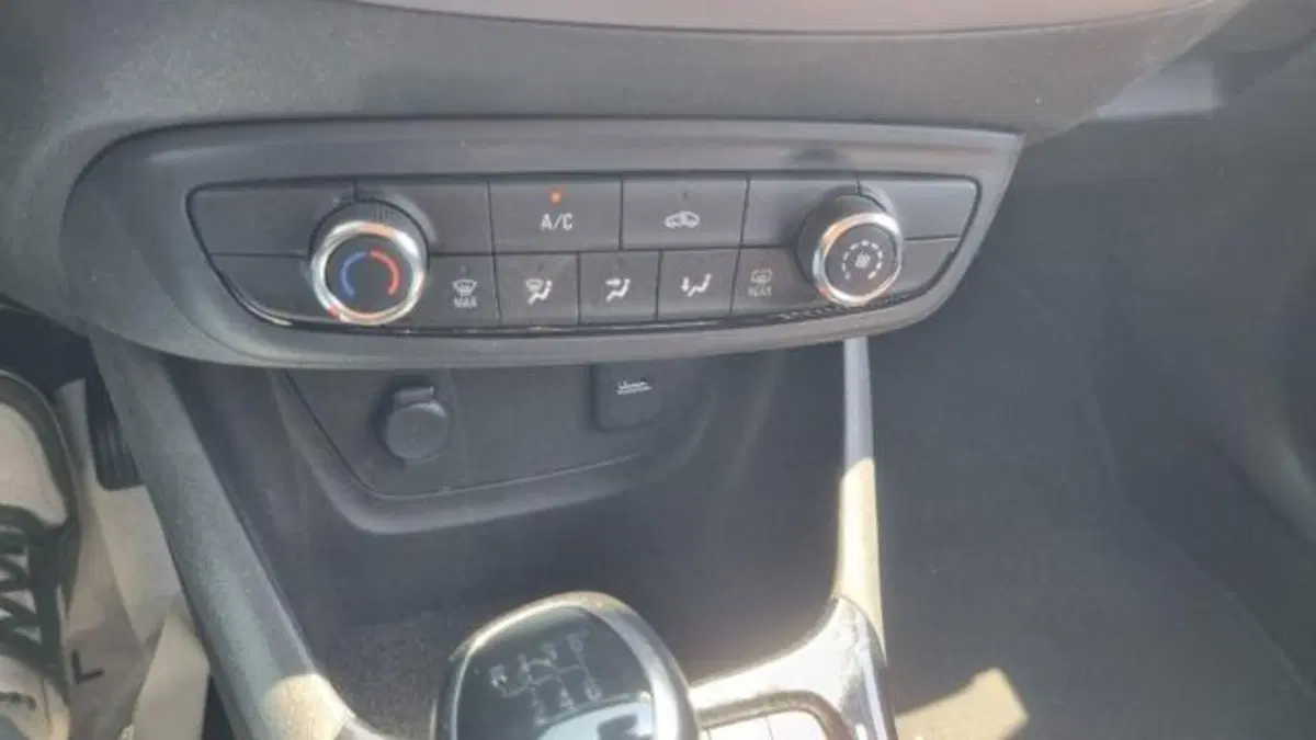 Opel Crossland usata a Savona (8)