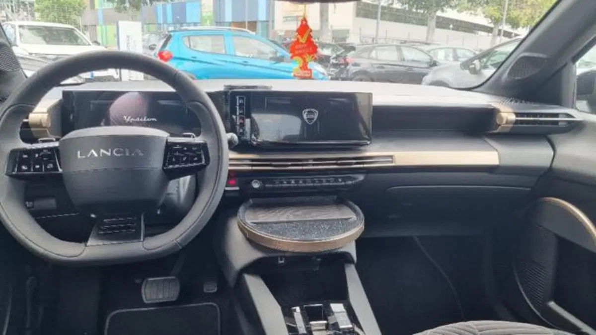 Lancia Ypsilon usata a Savona (15)