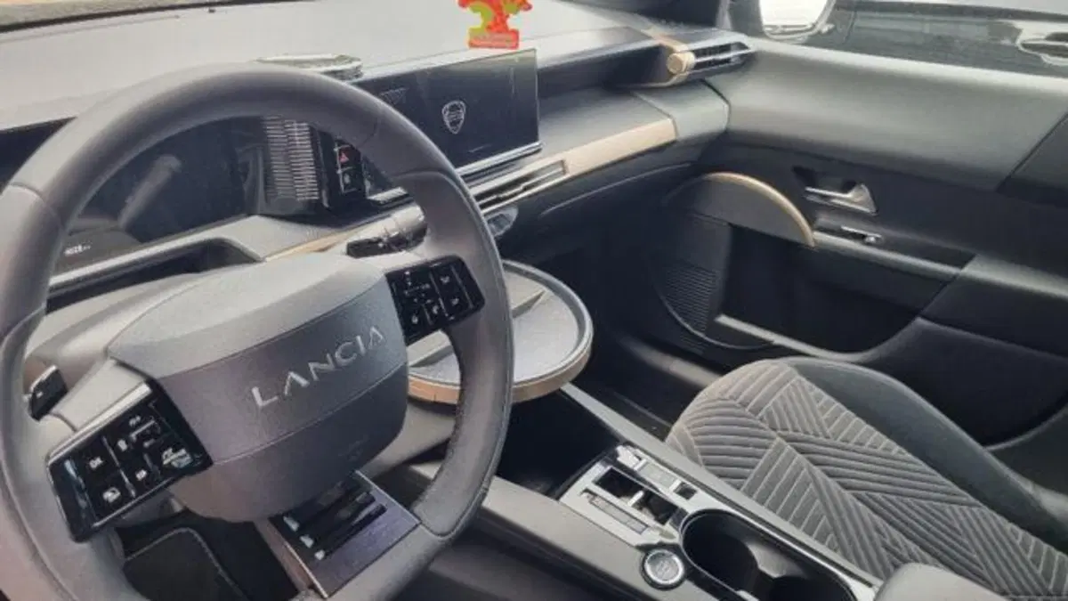Lancia Ypsilon usata a Savona (19)