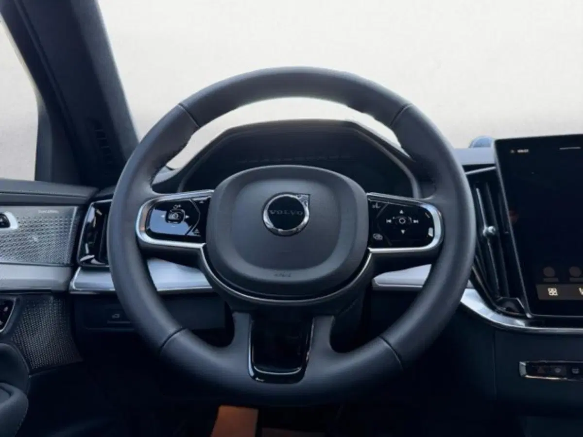 Volvo XC90 nuova a Udine (9)