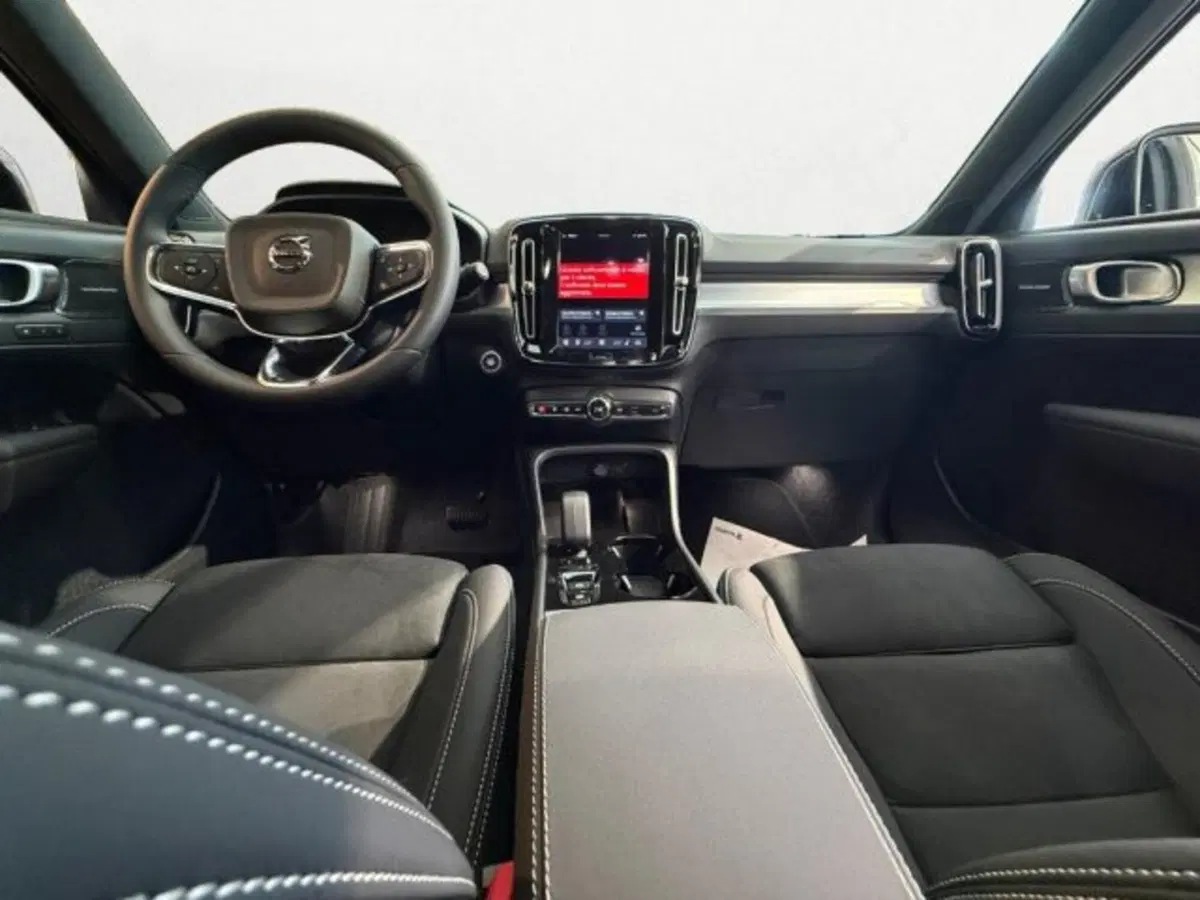 Volvo XC40 nuova a Udine (10)