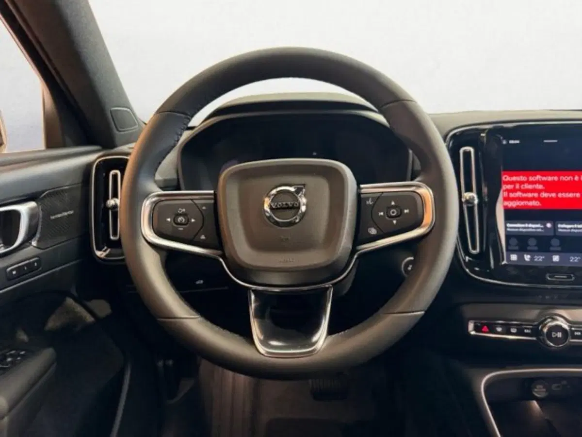 Volvo XC40 nuova a Udine (11)