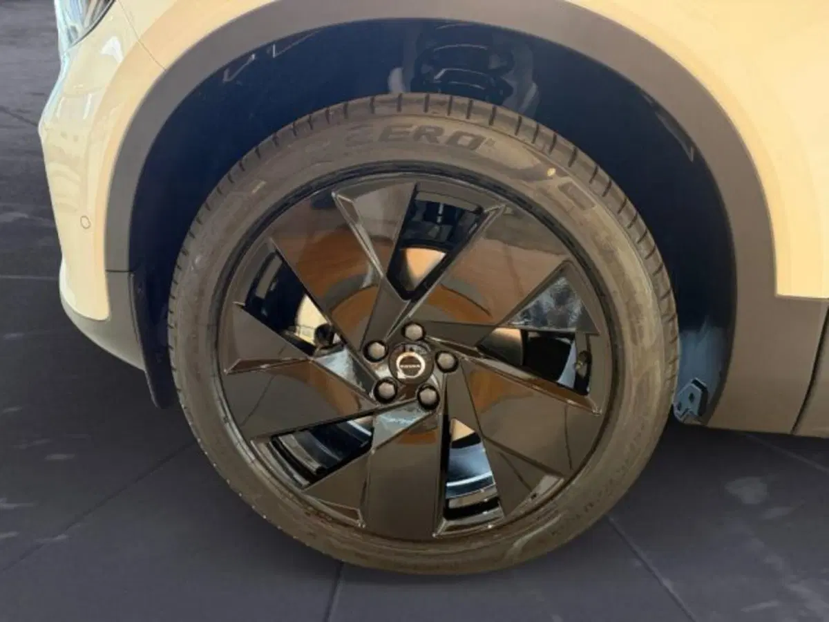 Volvo XC40 nuova a Udine (12)