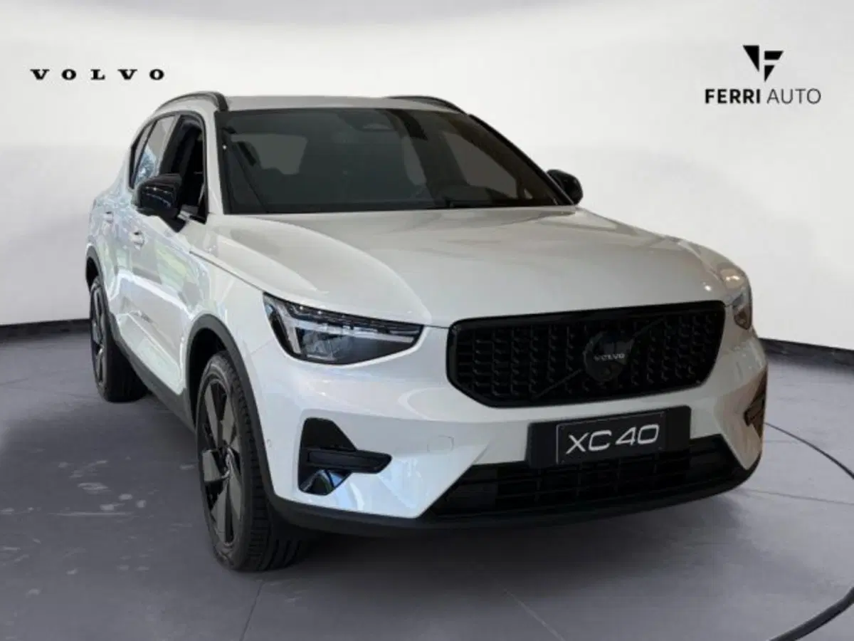 Volvo XC40 nuova a Udine (4)