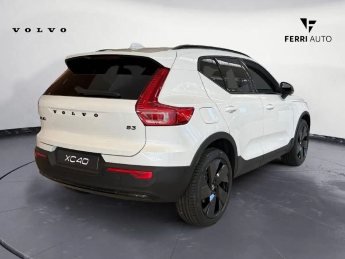 Volvo XC40 nuova a Udine (5)