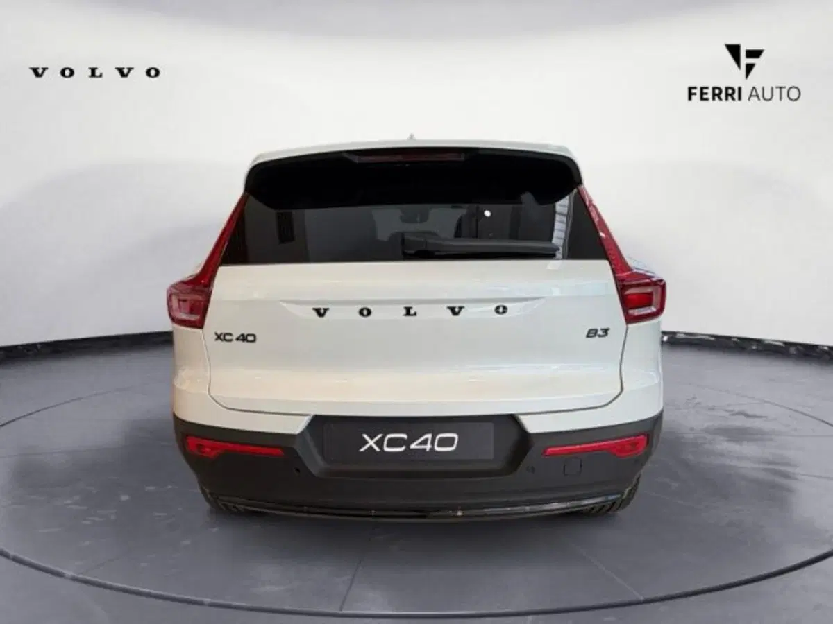 Volvo XC40 nuova a Udine (6)