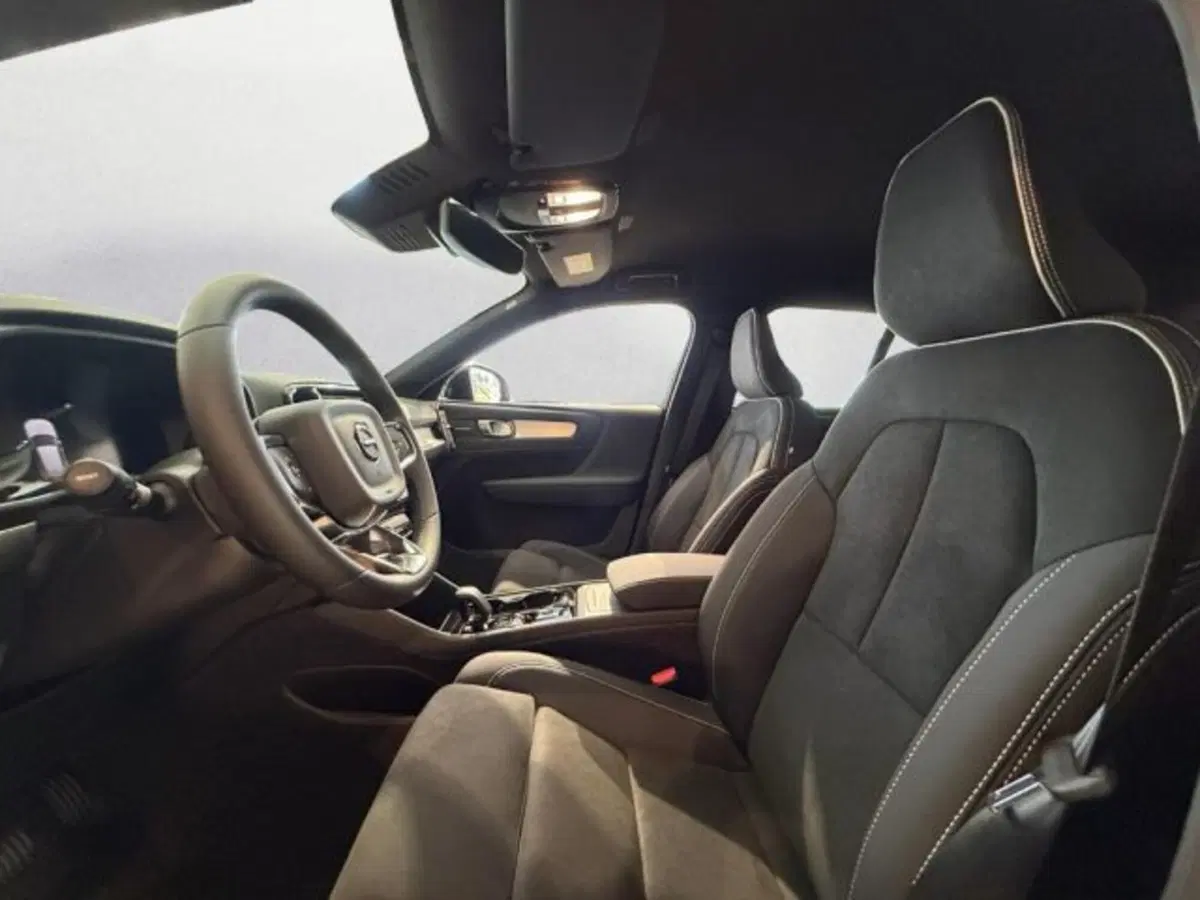 Volvo XC40 nuova a Udine (8)