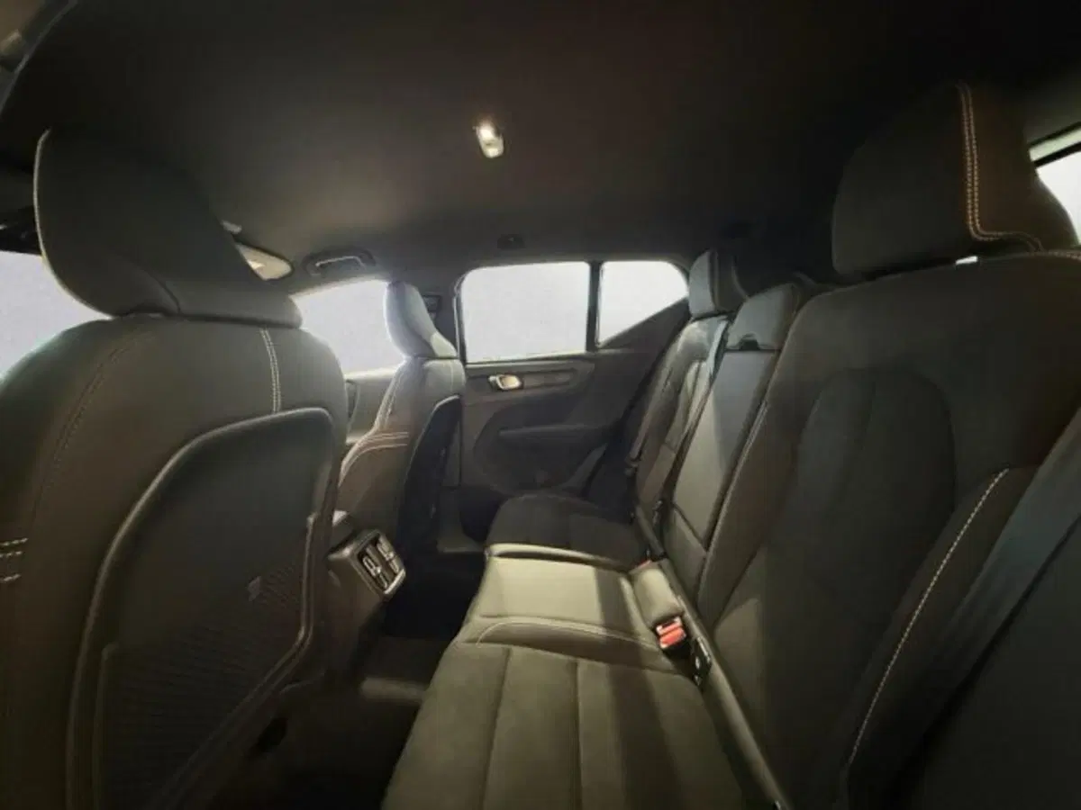 Volvo XC40 nuova a Udine (9)