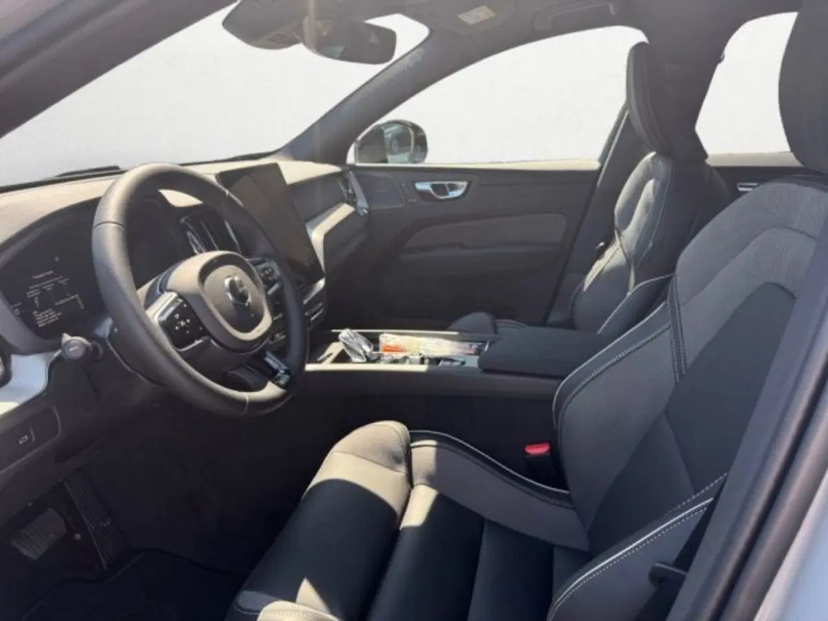 Volvo XC60 nuova a Udine (10)