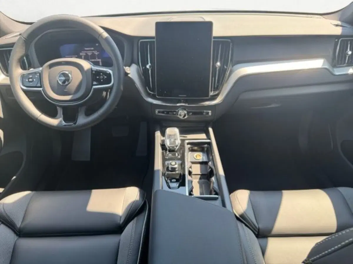 Volvo XC60 nuova a Udine (11)