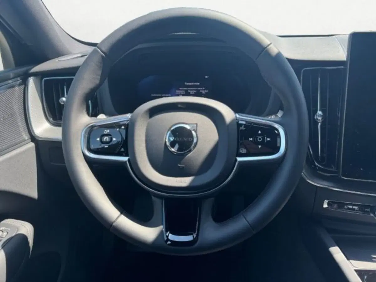 Volvo XC60 nuova a Udine (13)