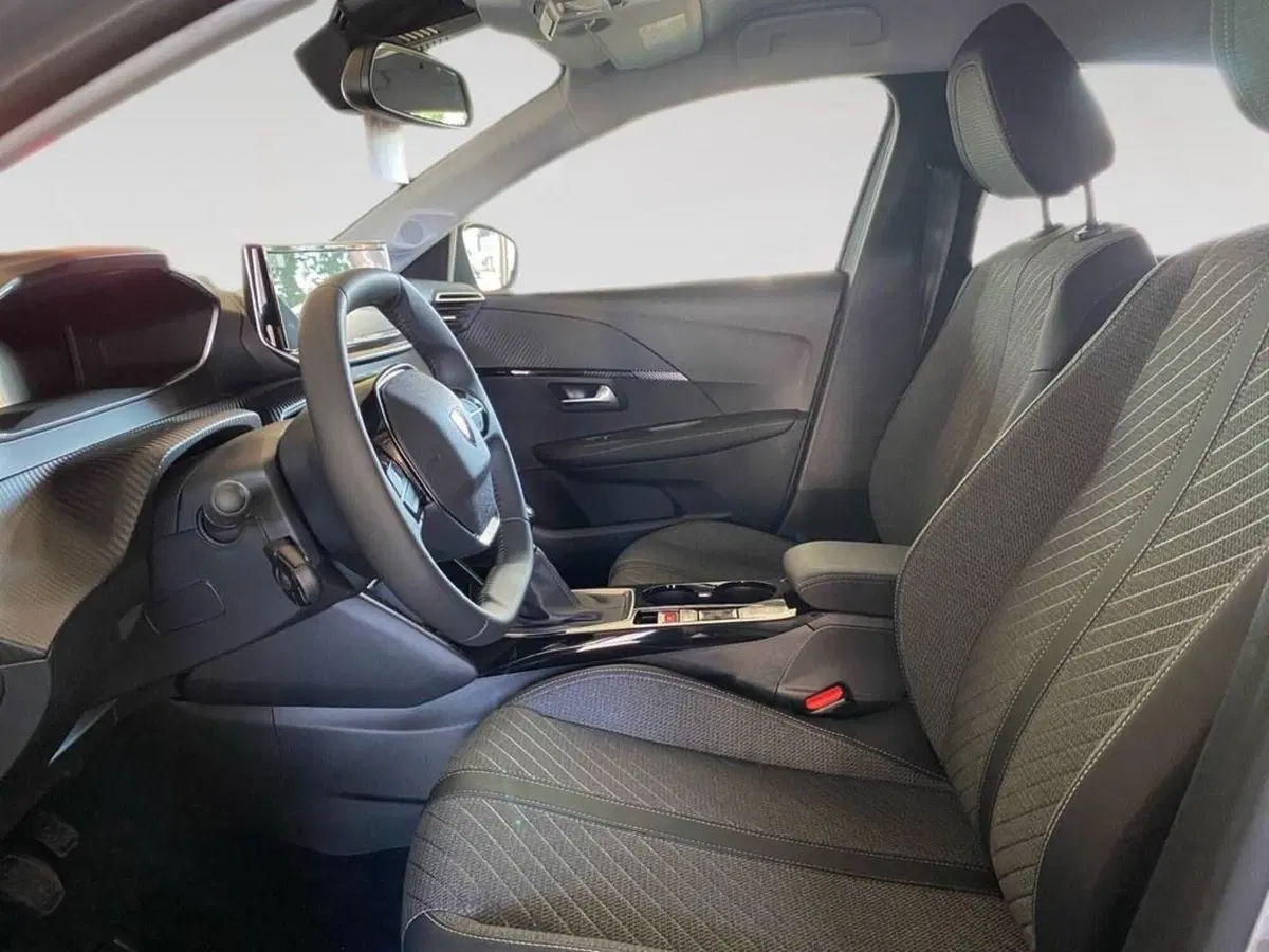 Peugeot 208 nuova a Torino (7)