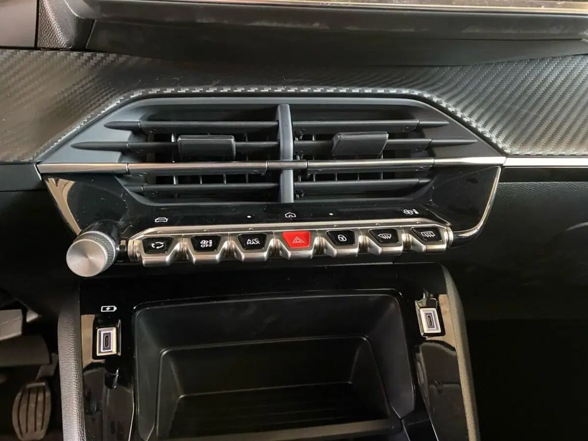 Peugeot 208 nuova a Torino (11)