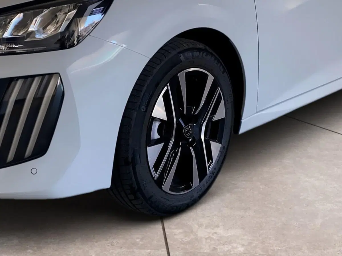 Peugeot 208 nuova a Torino (15)