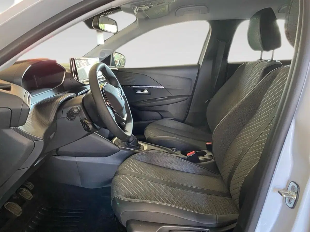 Peugeot 208 nuova a Torino (7)