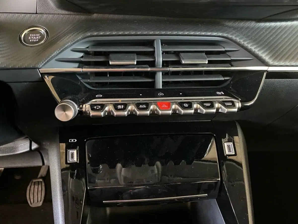 Peugeot 208 nuova a Torino (11)