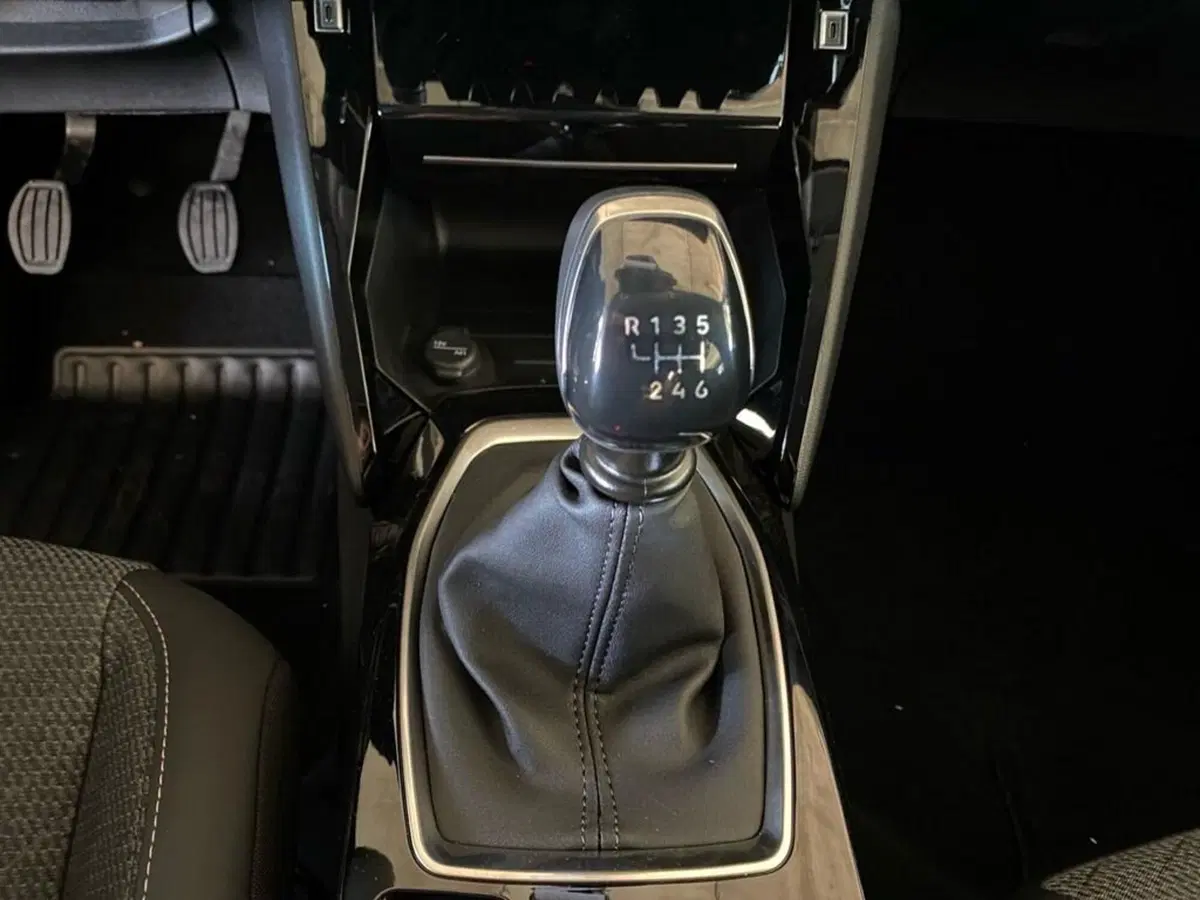 Peugeot 208 nuova a Torino (12)