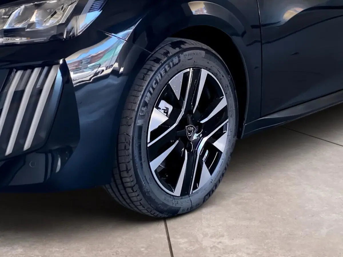 Peugeot 208 nuova a Torino (15)
