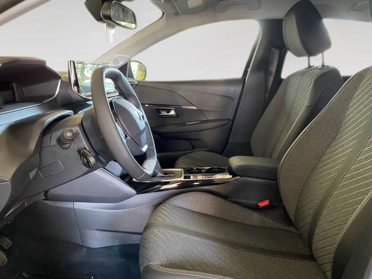 Peugeot 208 nuova a Torino (7)