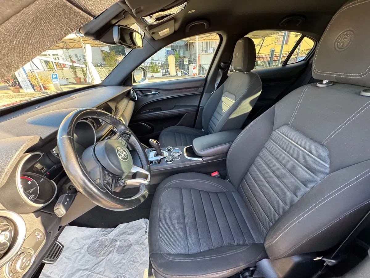 Alfa Romeo Stelvio usata a Palermo (5)