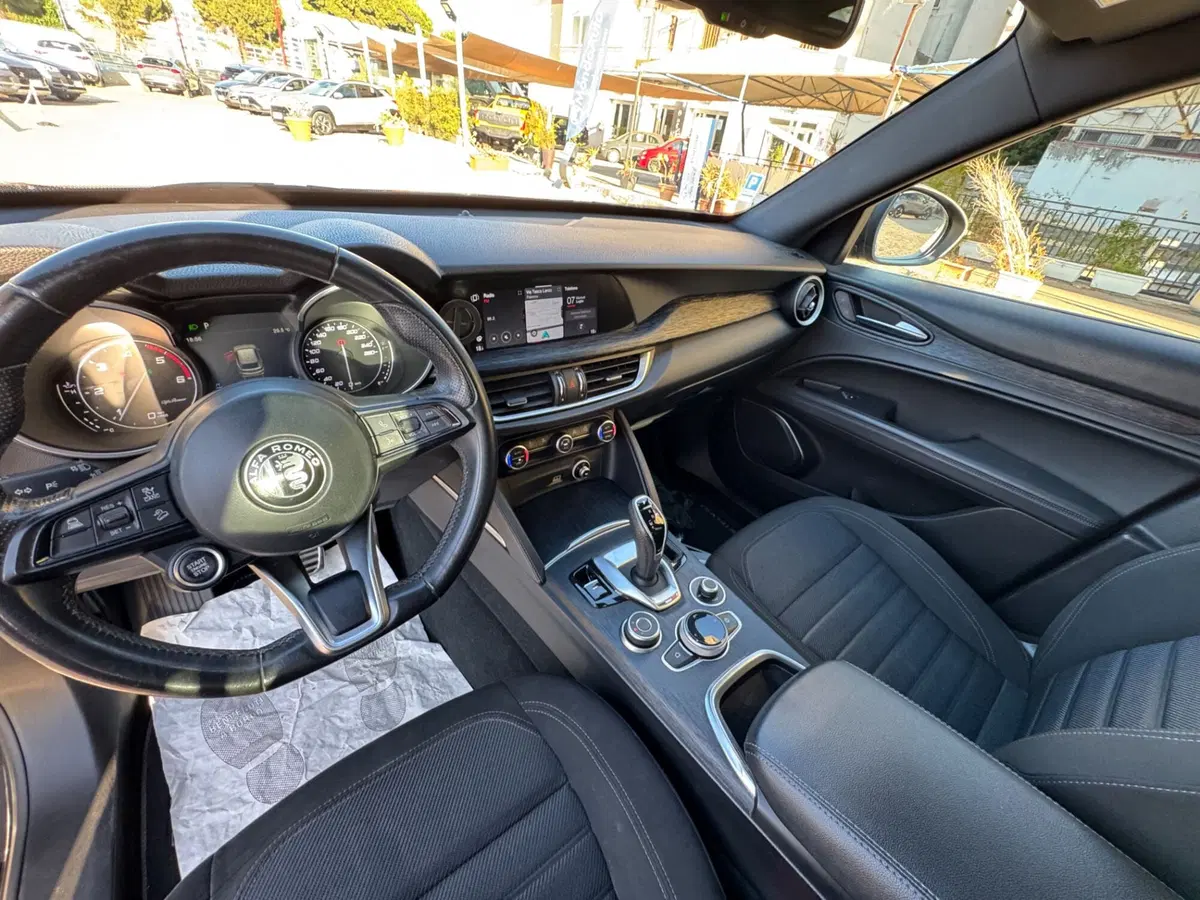 Alfa Romeo Stelvio usata a Palermo (6)