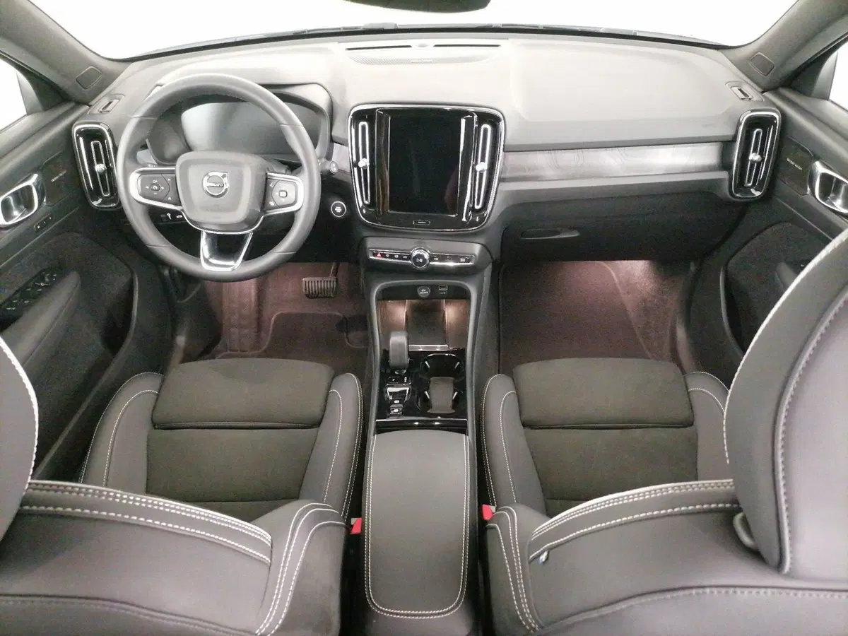 Volvo XC40 usata a Roma (9)