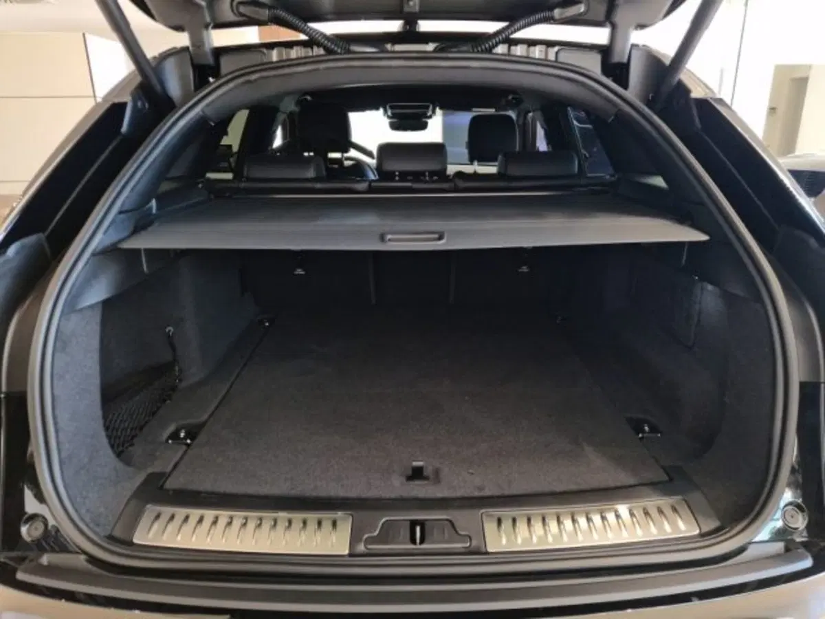 Land Rover Range Rover Velar usata a Livorno (18)