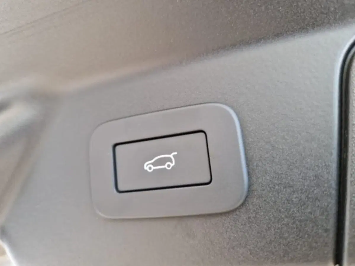 Land Rover Range Rover Velar usata a Livorno (19)