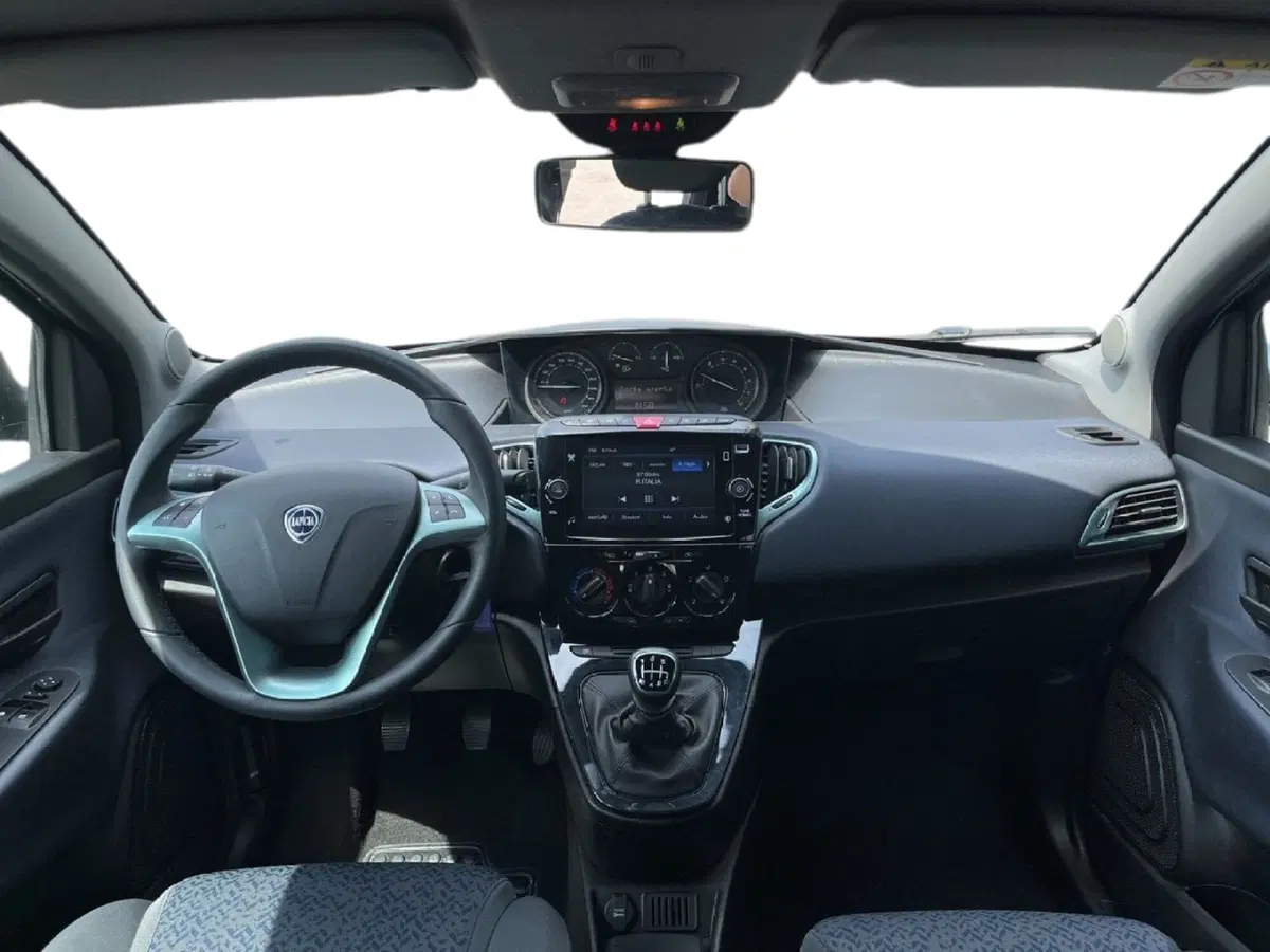 Lancia Ypsilon usata a Torino (10)