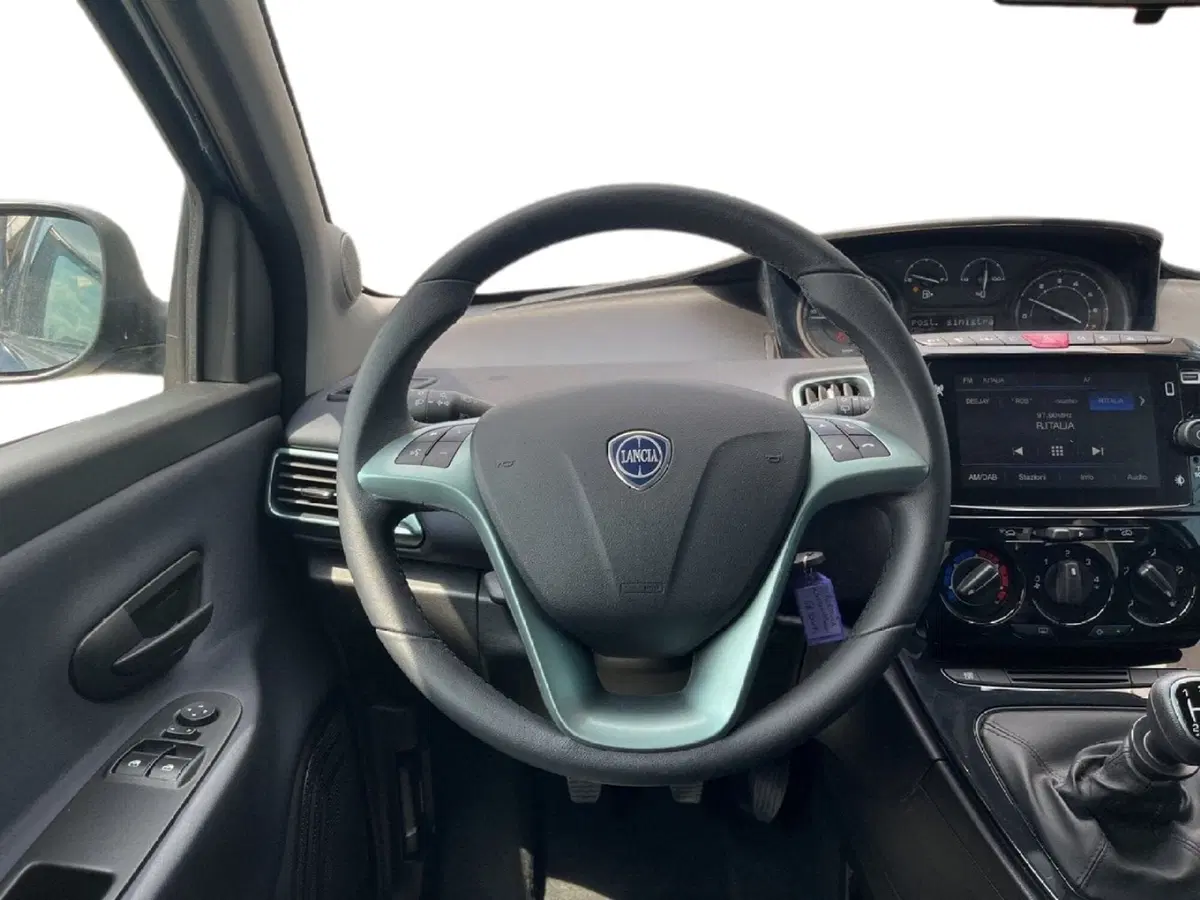 Lancia Ypsilon usata a Torino (11)