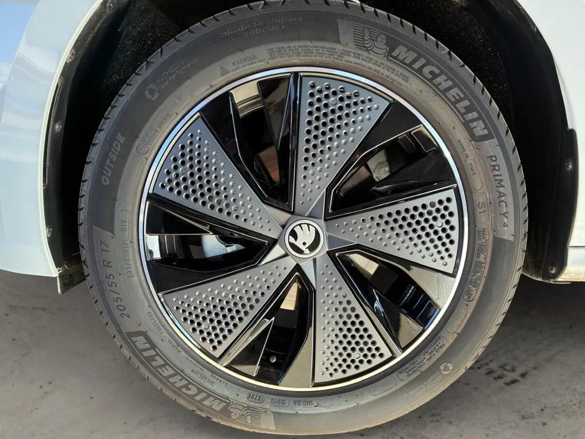 Skoda Kamiq nuova a Prato (17)