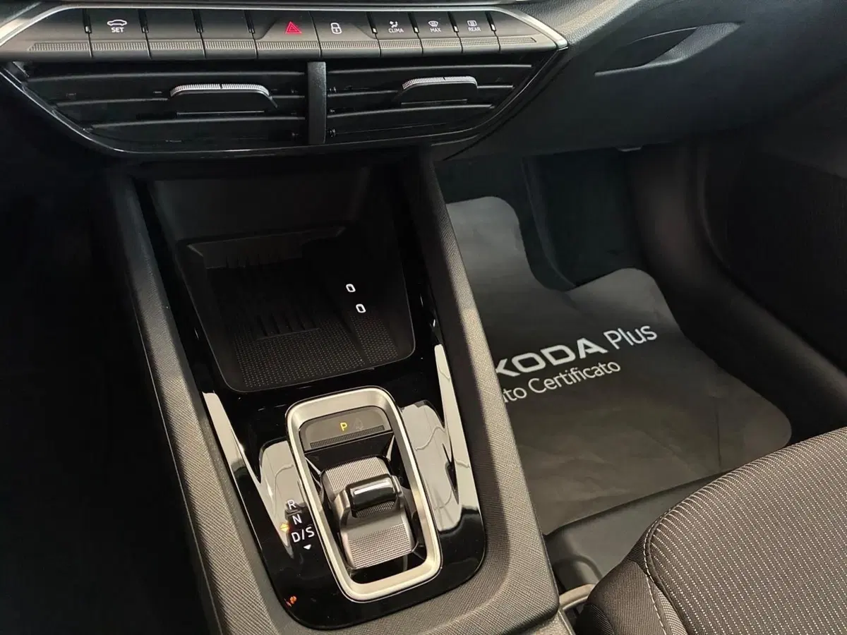 Skoda Octavia Station Wagon nuova a Prato (12)