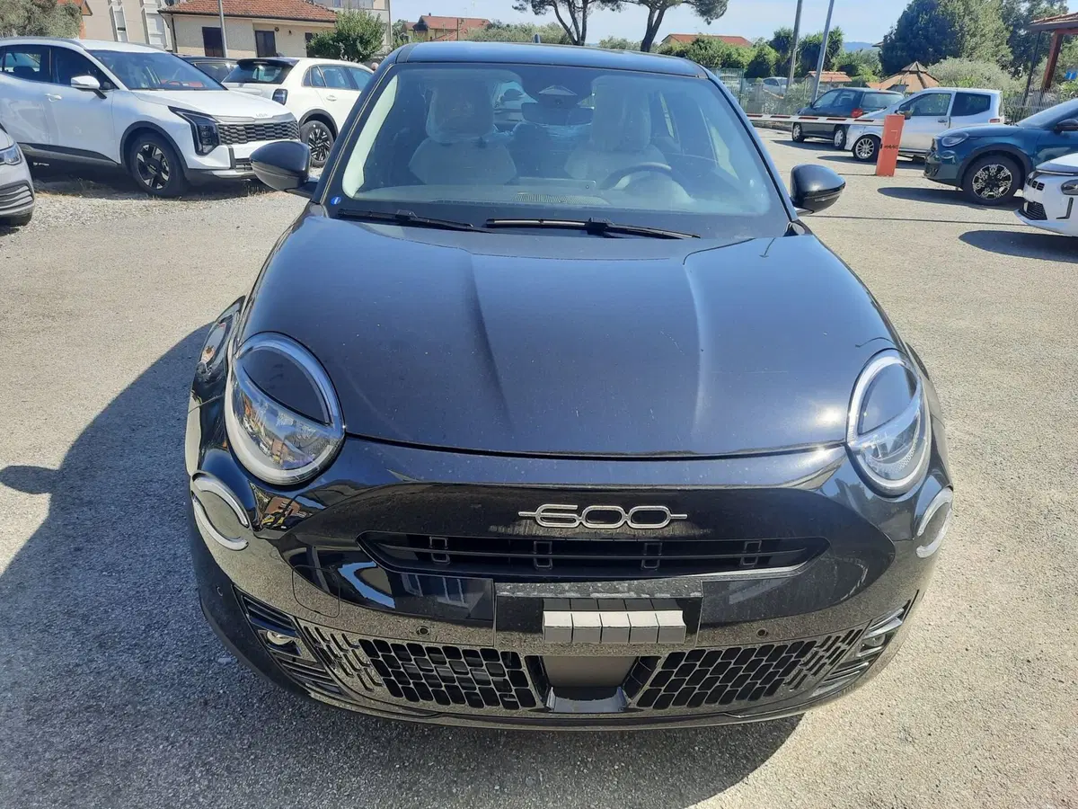 Fiat 600 nuova a La Spezia (3)