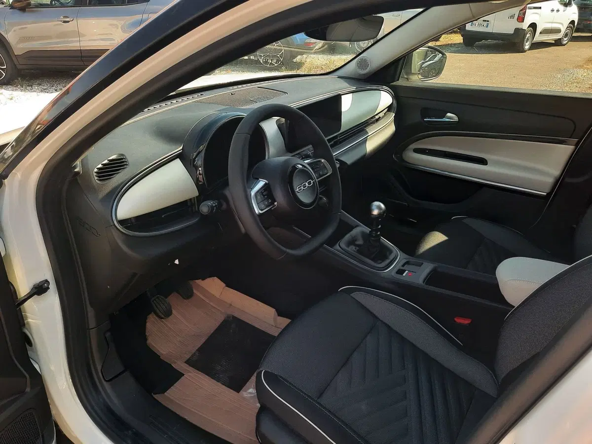 Fiat 600 nuova a La Spezia (11)