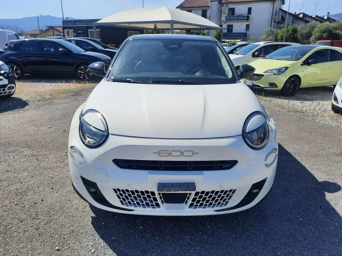 Fiat 600 nuova a La Spezia (2)