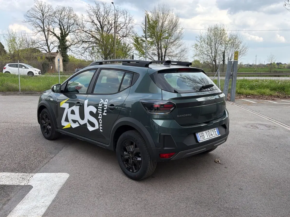 Dacia Sandero Stepway nuova a Bologna (4)