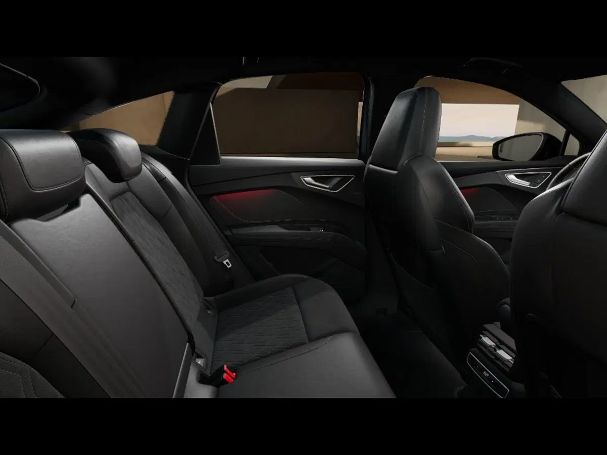 Audi Q4 Sportback nuova a Pisa (11)