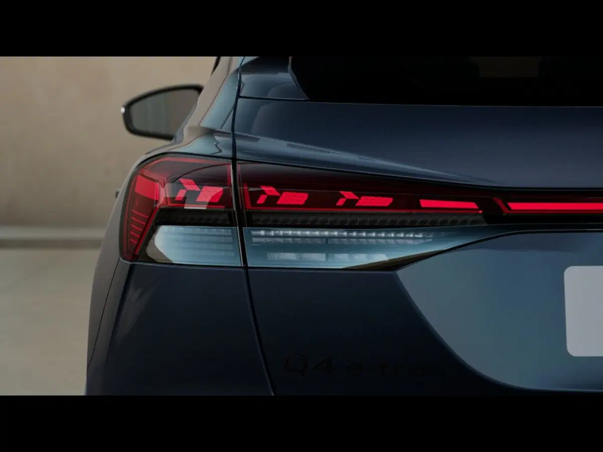 Audi Q4 Sportback nuova a Pisa (6)