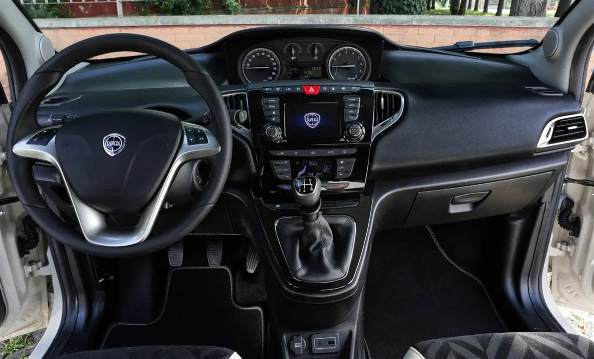 Lancia Ypsilon usata a Parma (6)