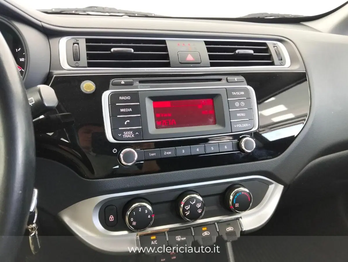 Kia Rio usata a Como (12)