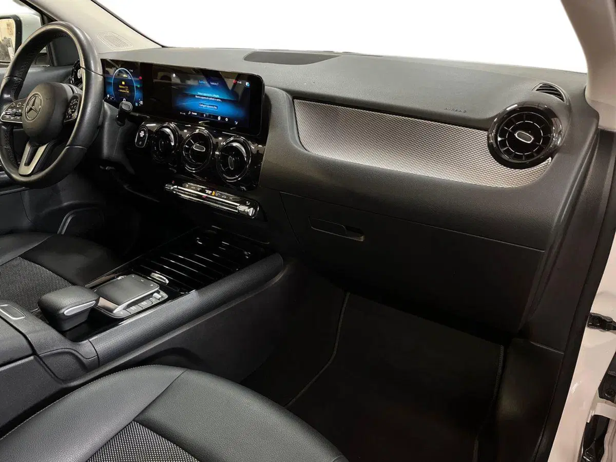 Mercedes-Benz GLA SUV usata a Bari (9)